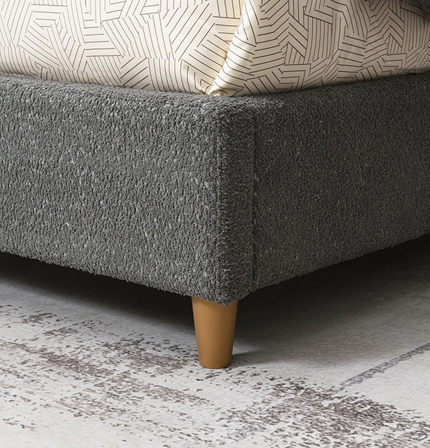 Stavern E.King, Full, & Queen Bed Grey & Black