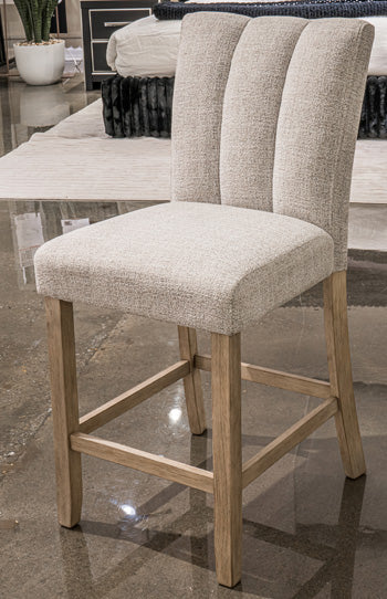 Larawyn Counter Height Barstool - Royal Furniture & Gifts (MI) - Multi Location